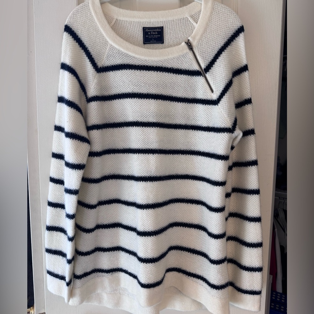 Abercrombie & Fitch Navy and Cream Striped Sweater